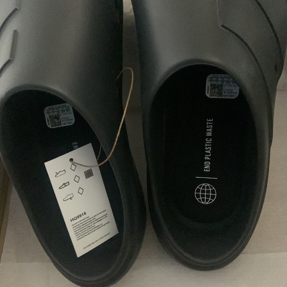 Men's Adidas Clogs - US 11 Carbon/Core Black - Picture 6 of 6